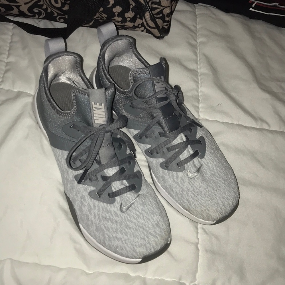 Women’s Nike elite tr in new condition